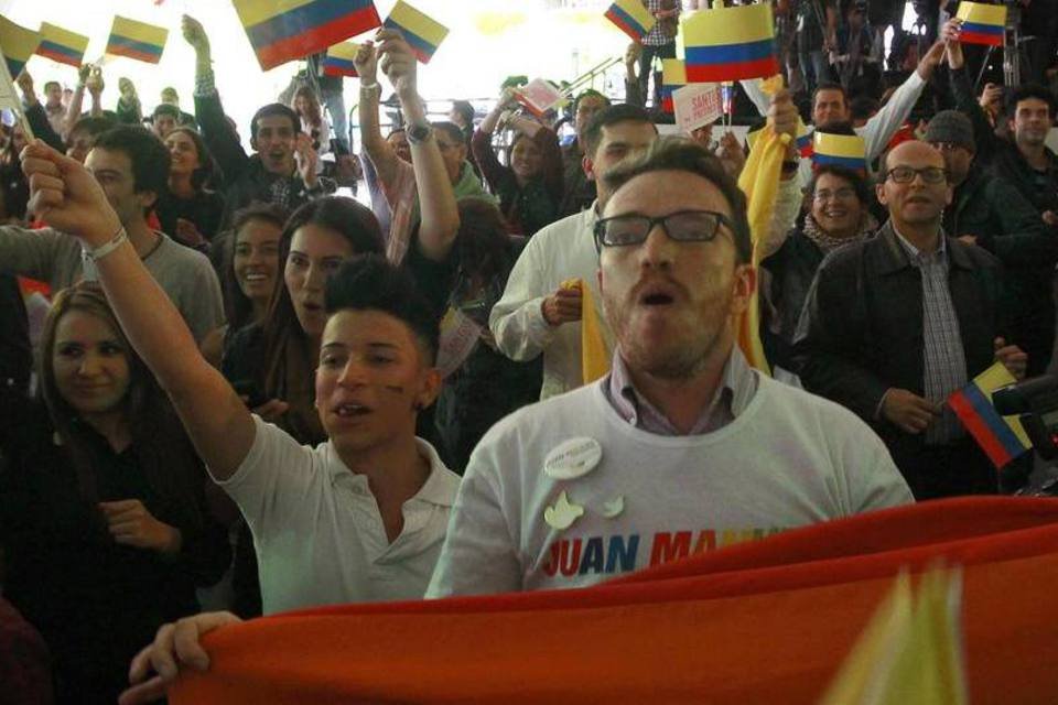 Presidente colombiano é reeleito com 50,80% dos votos