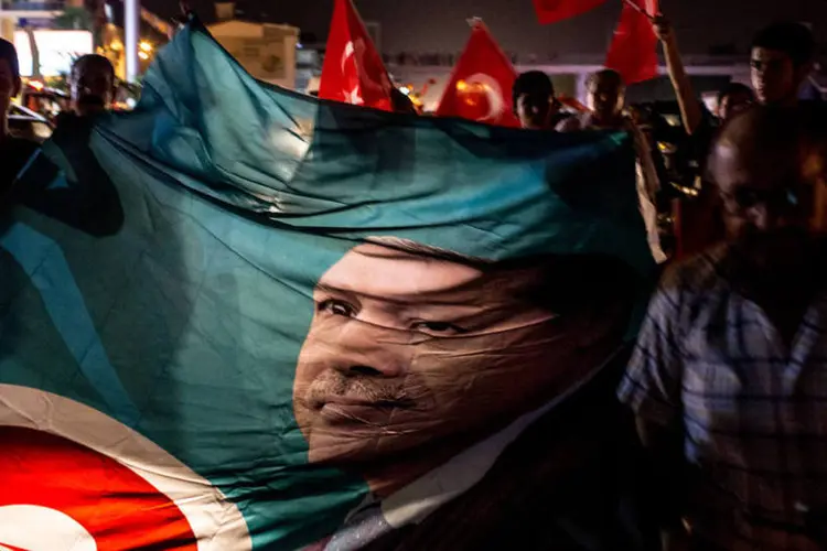 
	Apoiadores do presidente da Turquia, Tayyip Erdogan: golpe frustrado deixou pelo menos 290 mortos
 (Chris McGrath/Getty Images)