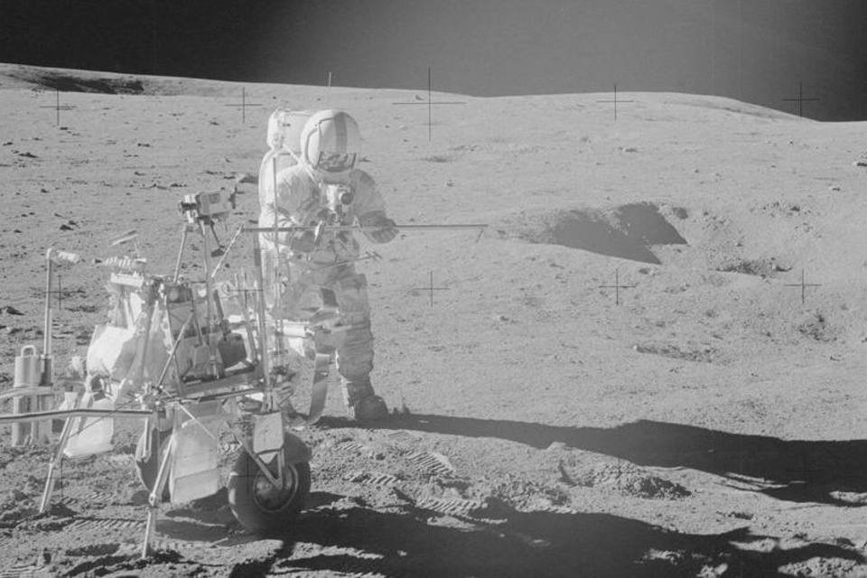 Morre Edgar Mitchell, astronauta que caminhou na Lua
