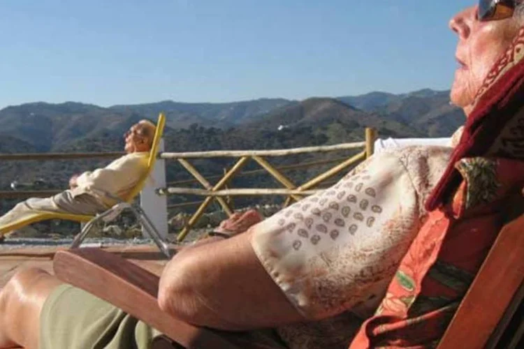 Idosos aposentados tomam sol (Peter Caulfield/SXC/SXC)