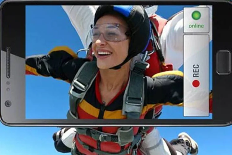 O MyEyes permite transmitir ao vivo, para o Facebook, as cenas captadas pela câmera do smartphone ou por uma webcam num computador (Reprodução)