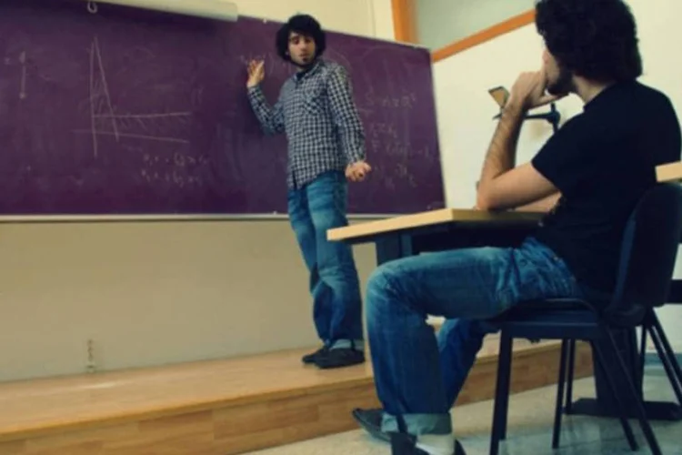 
	Pessoas em sala de aula: entidades com mais de cinco mil alunos ainda s&atilde;o os principais alvos, mas aquisi&ccedil;&otilde;es menores tamb&eacute;m est&atilde;o no radar das companhias
 (Jiuck/Flickr)