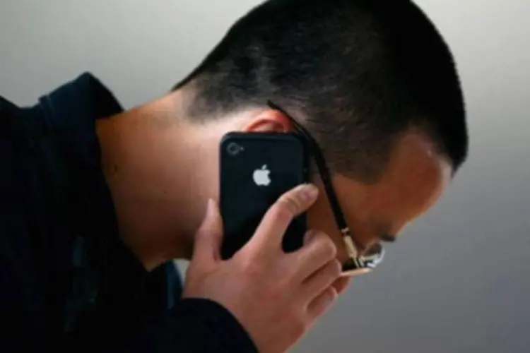 A pesquisa feita junto a 2 mil pessoas revelou que a maioria dos adultos dos Estados Unidos desejam que os outros tenham melhor etiqueta ao usarem seus celulares  (Getty Images)
