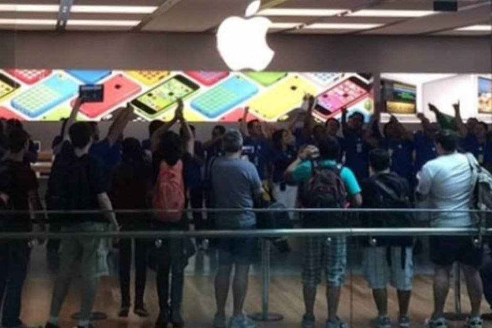 Fila juntou 1700 para inauguração de Apple Store no Rio