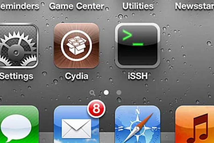 A imagem divulgada pelos hackers mostra um iPod Touch com o iOS 5 instalado e, sobre ele, o programa Cydia, proibido pela Apple (iPhone DevTeam)