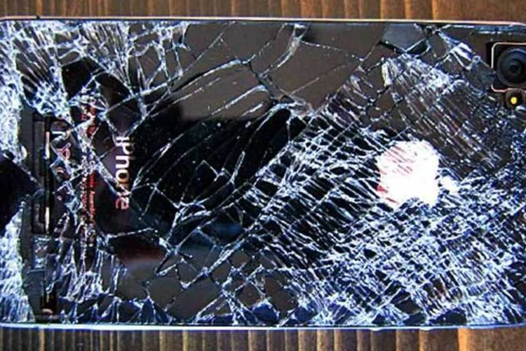 Depois de uma queda de 4 mil metros, o iPhone 4 ainda funcionava, ao menos para ligações de voz (Jerrod McKinney / CNN iReporter)