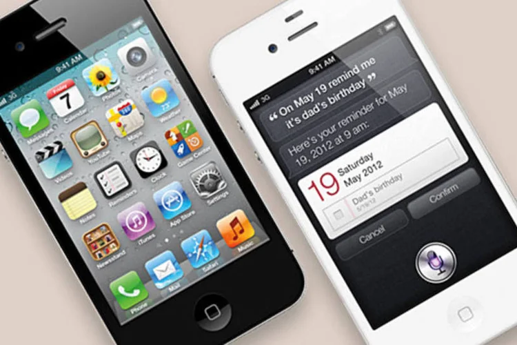 As reservas do iPhone 4S no Softbank se esgotaram antecipadamente e poucas unidades que haviam sobrado nas lojas foram comercializadas nesta sexta-feira (Reprodução)