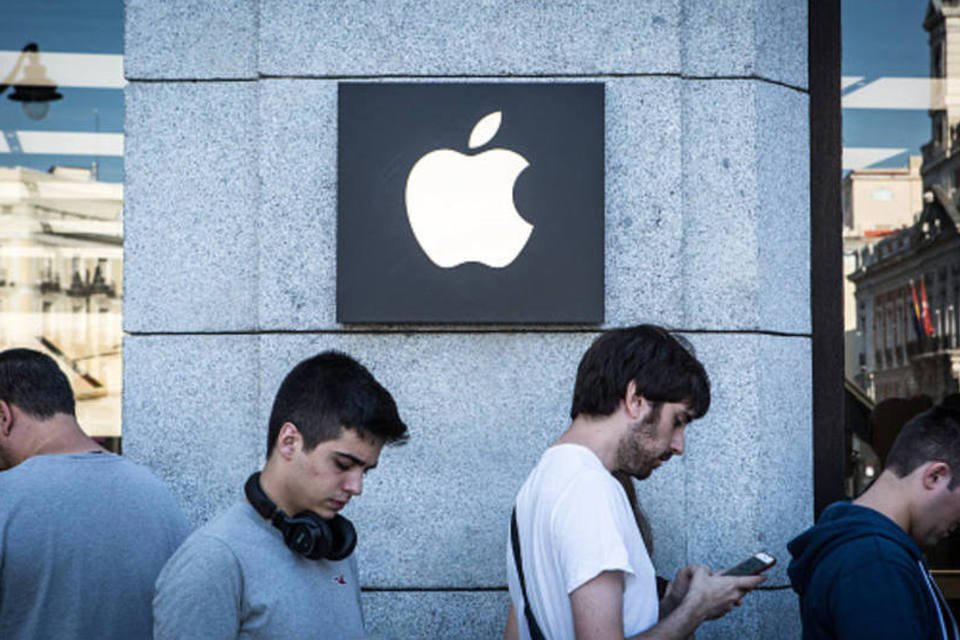 Wall Street tem alta sustentado por papéis da Apple