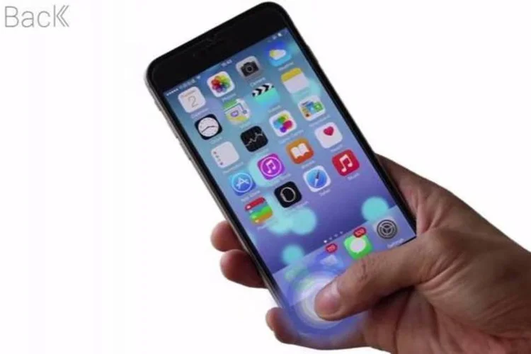 
	&#39;Halo Back&#39;: pel&iacute;cula inteligente cria bot&atilde;o virtual no iPhone
 (Reprodução/Youtube)