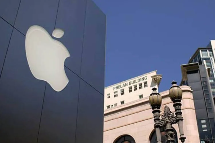 
	Loja Apple em S&atilde;o Francisco, na Calif&oacute;rnia: a&ccedil;&otilde;es reagem &agrave; veredito favor&aacute;vel &agrave; Apple
 (Justin Sullivan / Getty Images)