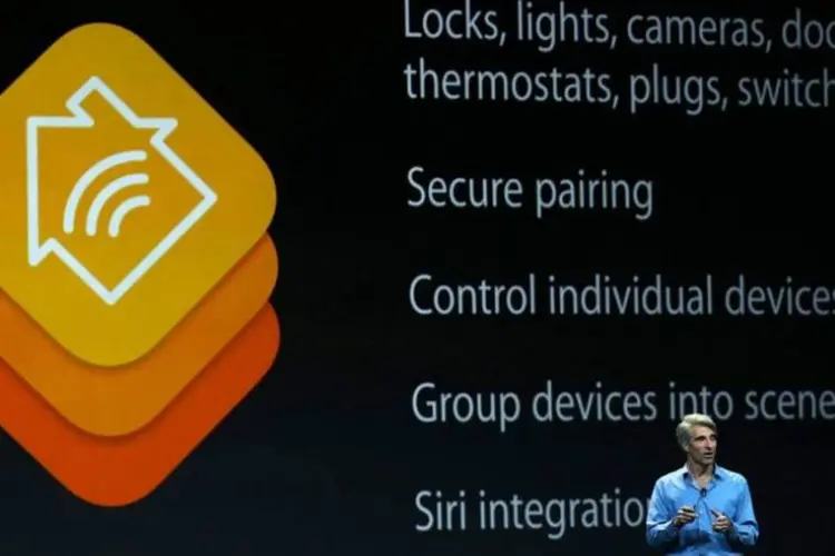 
	Craig Federighi, vice-presidente de engenharia de software da Apple, fala sobre o HomeKit na WWDC de 2014
 (Getty Images)