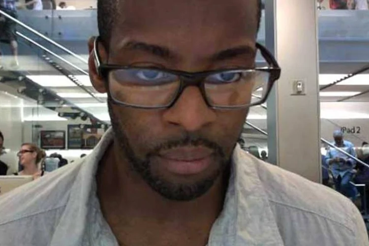 Kyle McDonald parece ter violado seriamente a privacidade das pessoas ao fazer fotos como esta sem autorização (Kyle McDonald)