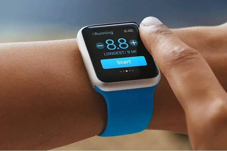 Relógio inteligente Apple Watch em uso (Reprodução / Apple)