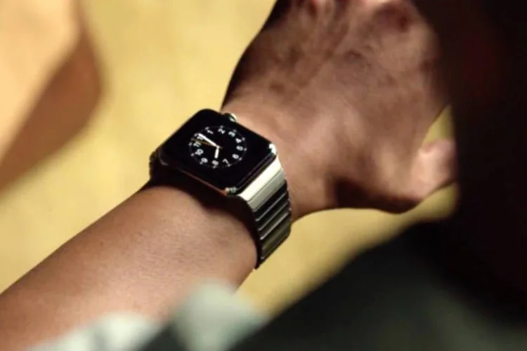 
	Comercial do Apple Watch: a a&ccedil;&atilde;o da Apple ca&iacute;a 1,7 por cento, exercendo a maior influ&ecirc;ncia negativa sobre os tr&ecirc;s principais &iacute;ndices
 (Divulgação)