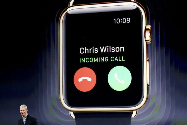 Tim Cook, CEO da Apple, apresenta o Apple Watch (Robert Galbraith/Reuters)