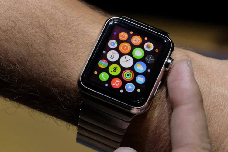 
	Apple Watch: a bateria do rel&oacute;gio vai durar pelo menos um dia, segundo o CEO
 (David Paul Morris/Bloomberg)