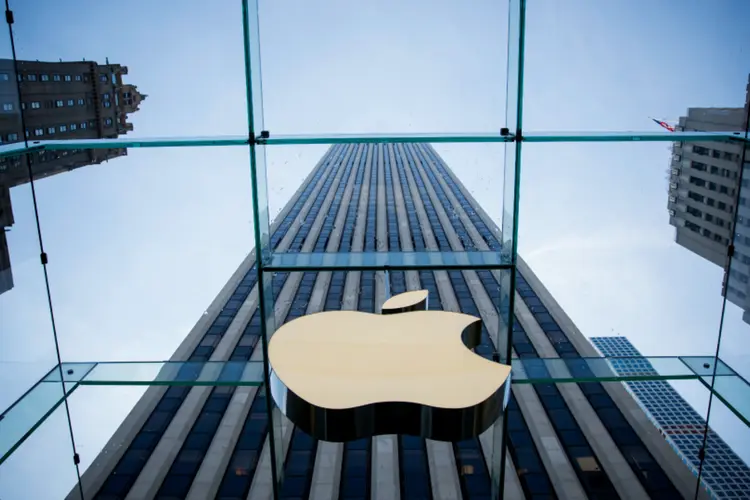 
	Apple: as a&ccedil;&otilde;es da Apple ganhavam 7 por cento ap&oacute;s a companhia vender mais iPhones do que o esperado
 (Eric Thayer/Getty Images)
