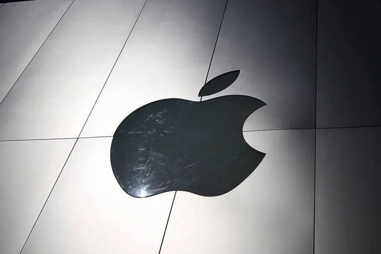 
	Apple tem buscado engenheiros com profunda experi&ecirc;ncia em sistemas automotivos com o objetivo de aprender a fazer seu pr&oacute;prio carro el&eacute;trico
 (Justin Sullivan/Getty Images)