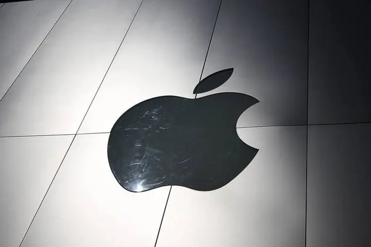 Logo da Apple no exterior de uma Apple Store em São Francisco, nos Estados Unidos (Justin Sullivan/Getty Images)