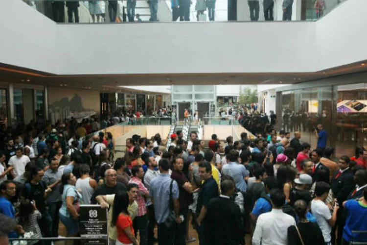 
	Multid&atilde;o no shopping: as companhias est&atilde;o se preparando para lidar com poss&iacute;veis riscos a seguran&ccedil;a em raz&atilde;o de manifesta&ccedil;&otilde;es
 (Mario Tama/Getty Images)