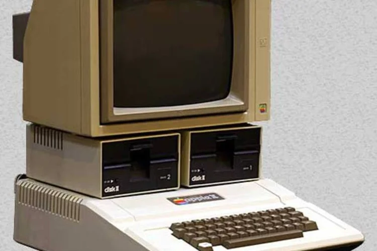 Computador Apple II (Devin Cook / Wikimedia Commons)