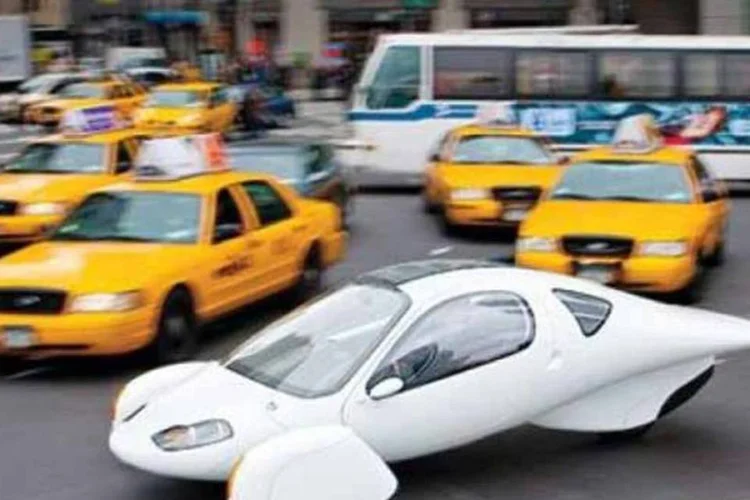 Aptera: carro possui a configuração de um triciclo invertido com duas rodas na frente e uma atrás. (Divulgação)