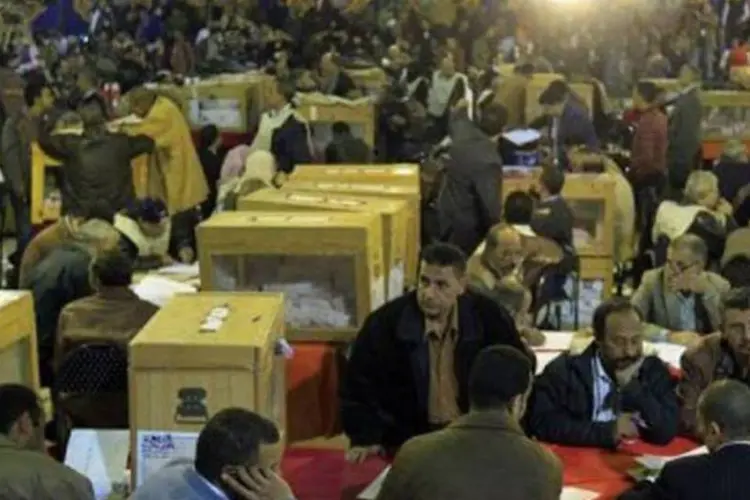 Dessa vez não houve atraso de mesários e de cédulas para votação  (Mahmud Hams/AFP)