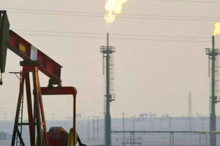 
	&Agrave;s 8h10 (de Bras&iacute;lia), o petr&oacute;leo para abril negociado na Nymex subia 0,27%, para US$ 92,88 por barril
 (Getty Images)