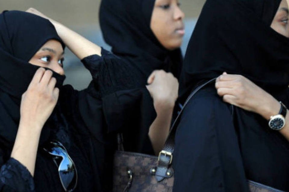 Mulher saudita participa pela 1° vez de eleições municipais