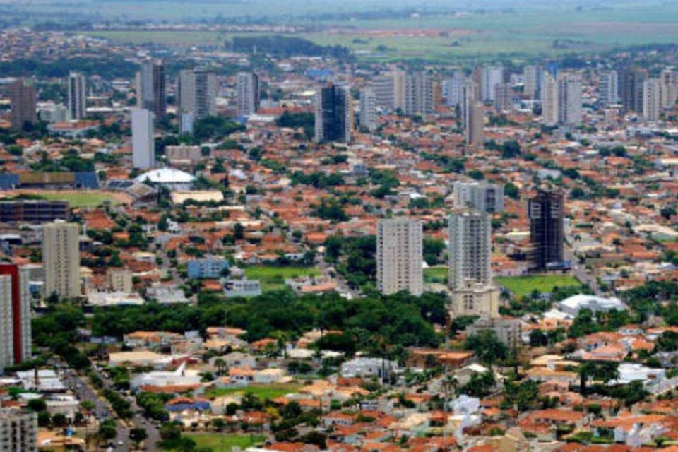 Grupo explode cofre, ataca quartel e mata policial em Araçatuba