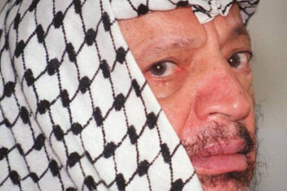 Palestinos isolam túmulo de Yasser Arafat