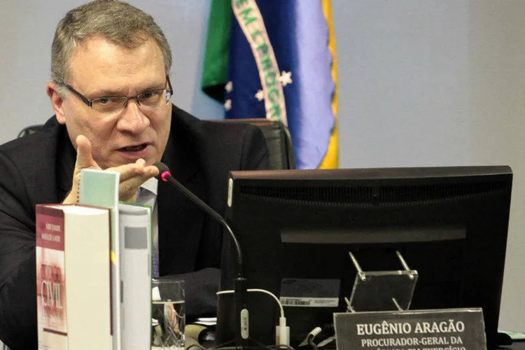 
	Eug&ecirc;nio Arag&atilde;o, ministro da Justi&ccedil;a: em conversa telef&ocirc;nica, Lula teria mencionado o procurador, segundo interpreta&ccedil;&atilde;o dos investigadores.
 (Gil Ferreira/Agência CNJ/Fotos Públicas)