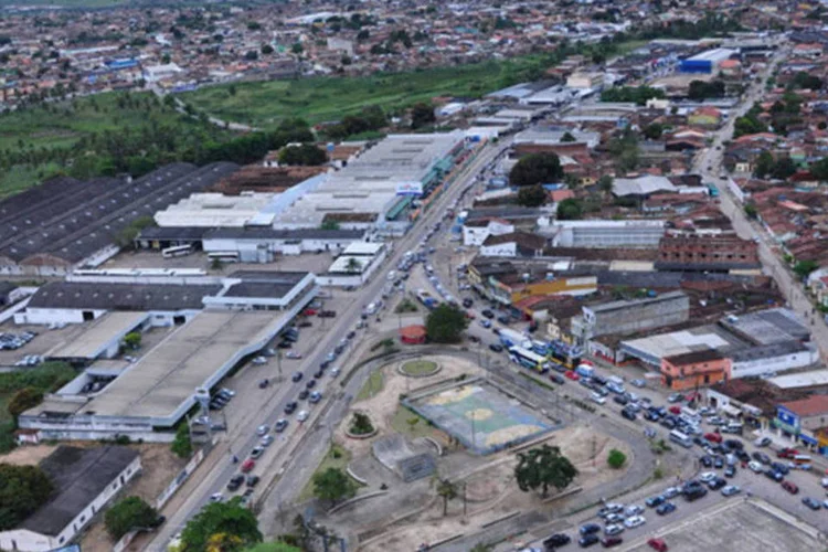 Vista aérea da cidade de Arapiraca, no Alagoas: nos anos iniciais do ensino fundamental os alunos de Arapiraca tiveram nota 3,8 em uma escala que vai de 0 a 10 (Teotonio/ Wikimedia Commons)