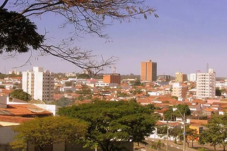 
	Araras: parte da cidade fica sem &aacute;gua nas ter&ccedil;as e quintas-feiras, a outra metade nas segundas e quartas-feiras
 (Wikipedia/Julio Cesar Paganotti/CreativeCommons)