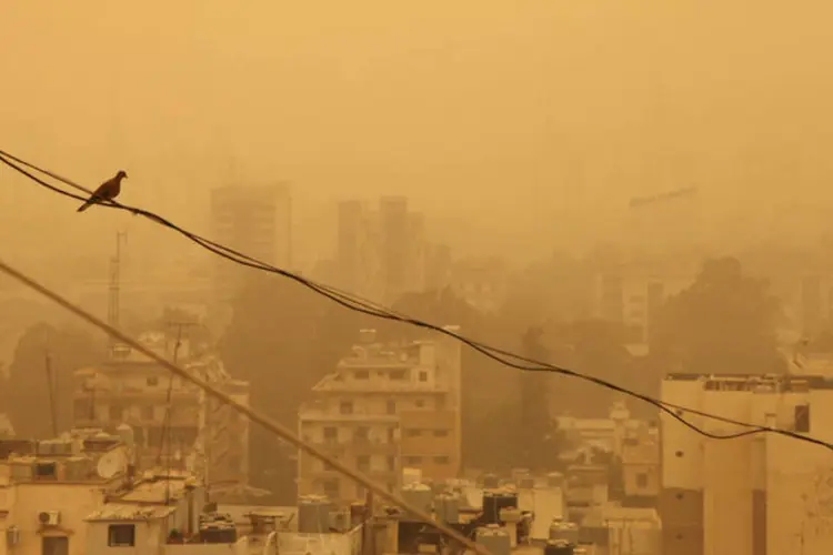 
	Nuvens de poeira e areia em Beirute: tempestades de p&oacute; e areia s&atilde;o frequentes no Oriente M&eacute;dio devido &agrave;s massas de ar que procedem do deserto
 (REUTERS)