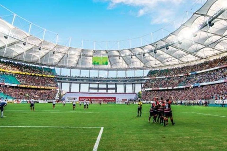 Parte da cobertura da Arena Fonte Nova cede após chuva