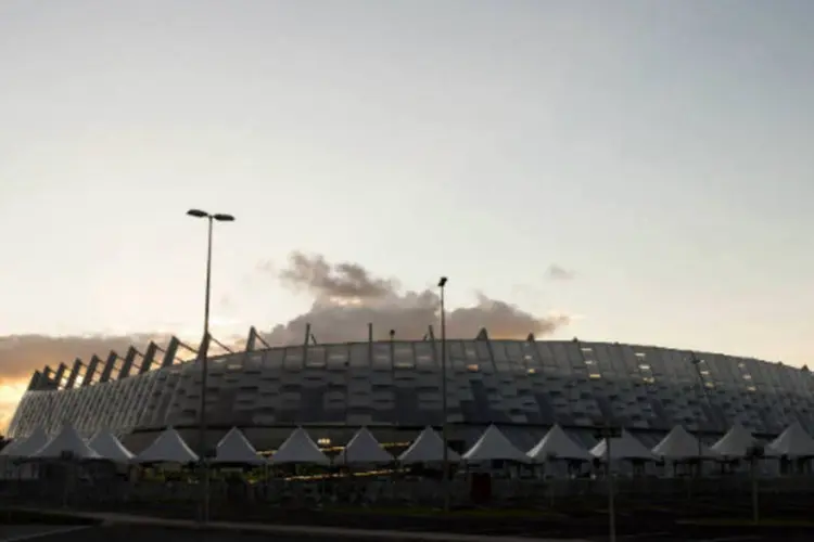 
	Arena Pernambuco, em Recife: investigadores suspeitam que houve fraude na concorr&ecirc;ncia que viabilizou a parceria p&uacute;blico-privada para a obra do est&aacute;dio
 (REUTERS/Helder Tavares)