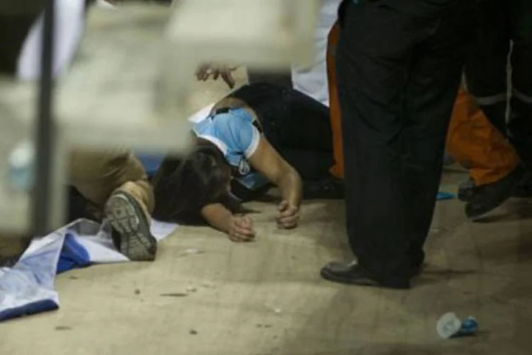 Ferida em acidente com grade da Arena Grêmio: o incidente volta a gerar preocupação sobre a capacidade do Brasil de garantir a segurança em grandes eventos. (©afp.com / Ramiro Furquim)