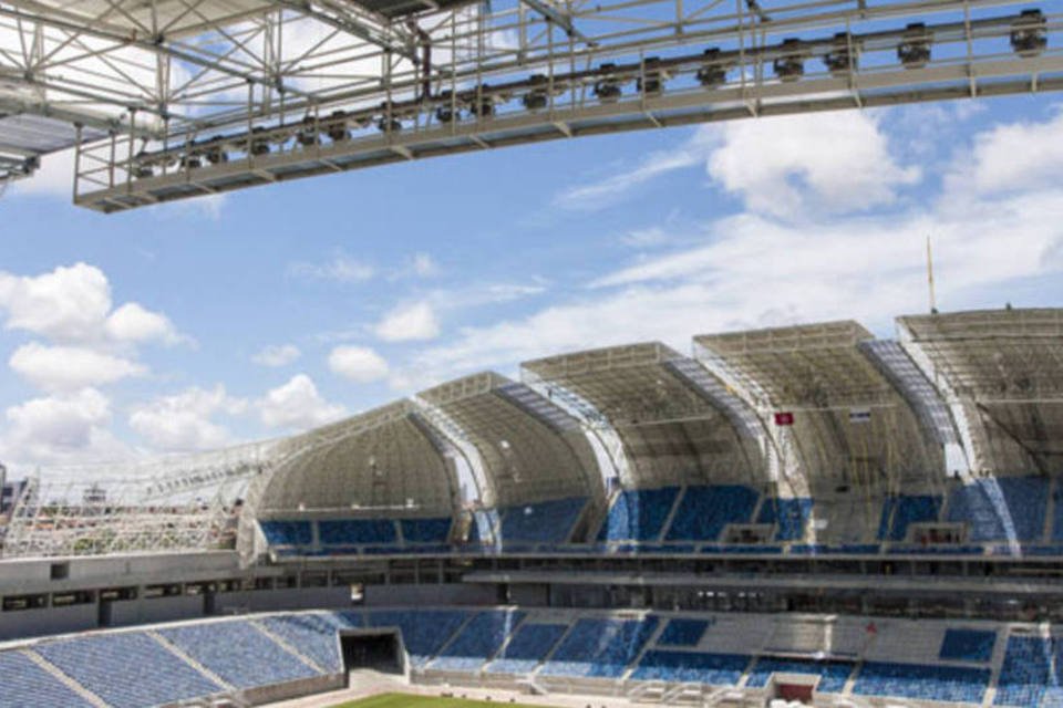 Inauguração da Arena das Dunas tem protesto nas ruas