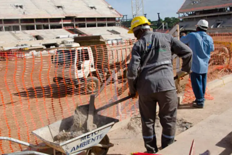 
	Arena Pantanal: antes de chegarem &agrave; Arena, os professores realizaram um panela&ccedil;o em uma das obras visitadas por Valcke, o viaduto da Sefaz
 (Portal da Copa)