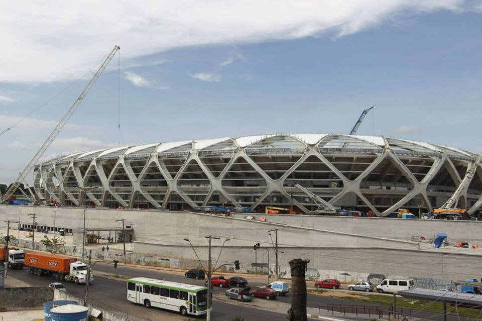 Acidente na arena de Manaus deixa operário ferido