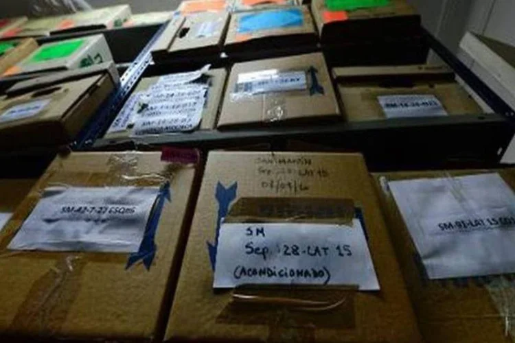 
	Documentos da Argentina:&nbsp;documentos, encontrados em novembro do ano passado em um subsolo da sede da For&ccedil;a A&eacute;rea, poder&atilde;o ser consultados a partir de 20 de mar&ccedil;o
 (AFP/Daniel Garcia)