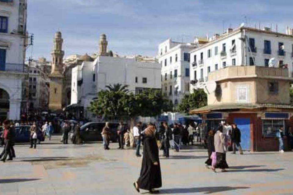 Autoridades confirmam sobrevivente e 76 mortos na Argélia
