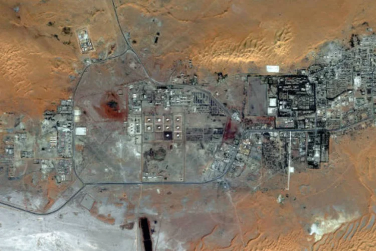 
	O campo de g&aacute;s de Amenas, na Arg&eacute;lia, &eacute; visto atrav&eacute;s de imagem de sat&eacute;lite
 (REUTERS/DigitalGlobe)