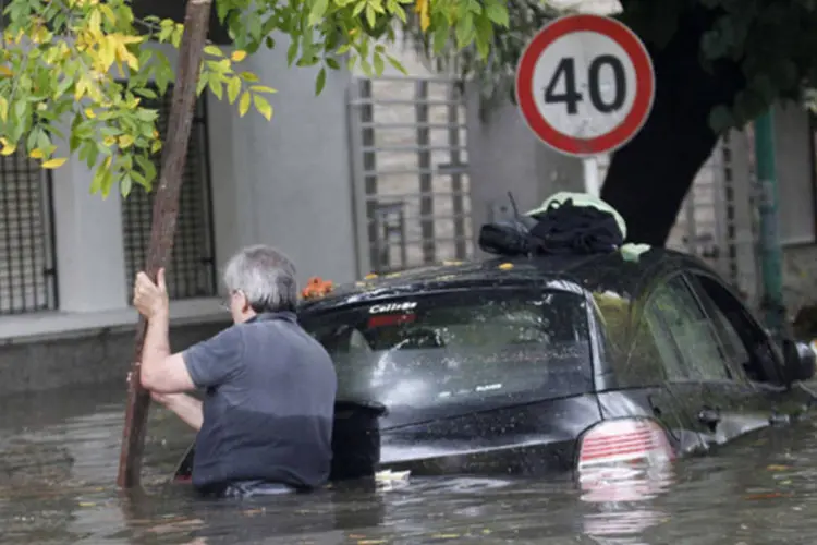 
	Chuvas na Argentina:&nbsp;Servi&ccedil;o Meteorol&oacute;gico Nacional prev&ecirc; que o temporal continuar&aacute; durante as pr&oacute;ximas horas
 (REUTERS/Enrique Marcarian)