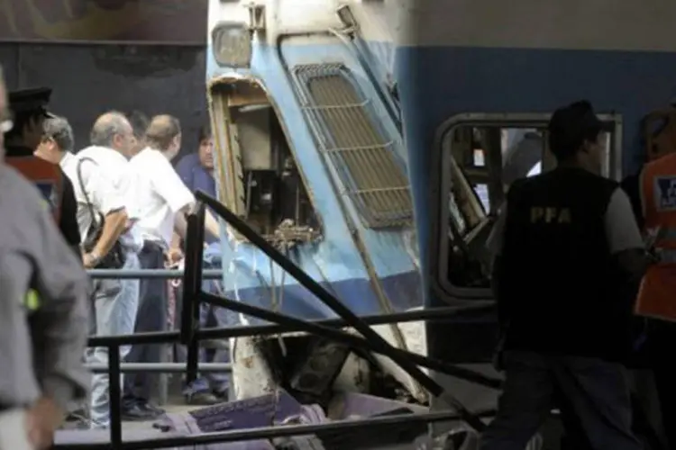 O acidente aconteceu na quarta-feira, em plena hora do rush, quando um trem não conseguiu frear e se chocou contra uma plataforma da estação de Once (Juan Mabromata/AFP)