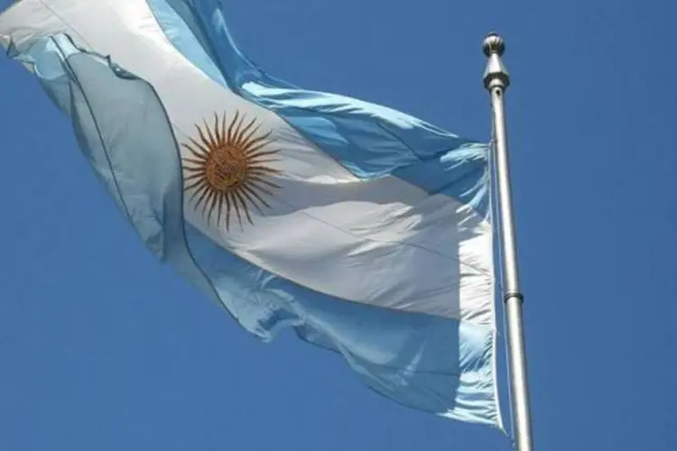 
	Bandeira da Argentina tremula em Buenos Aires: economia teve&nbsp;crescimento de apenas 1,4 por cento na compara&ccedil;&atilde;o com agosto do ano passado
 (Wikimedia Commons)