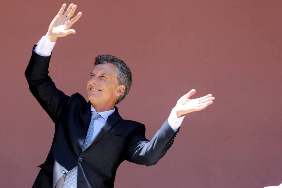 Macri sofre torção no joelho durante partida de pádel