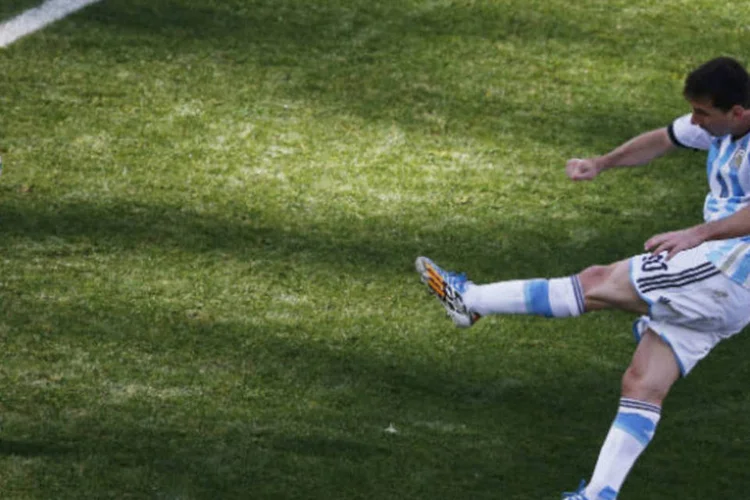 
	O atacante argentino Lionel Messi: caber&aacute; a ele desempatar para a Argentina os confrontos em finais com a Alemanha
 (Paulo Whitaker/Reuters)