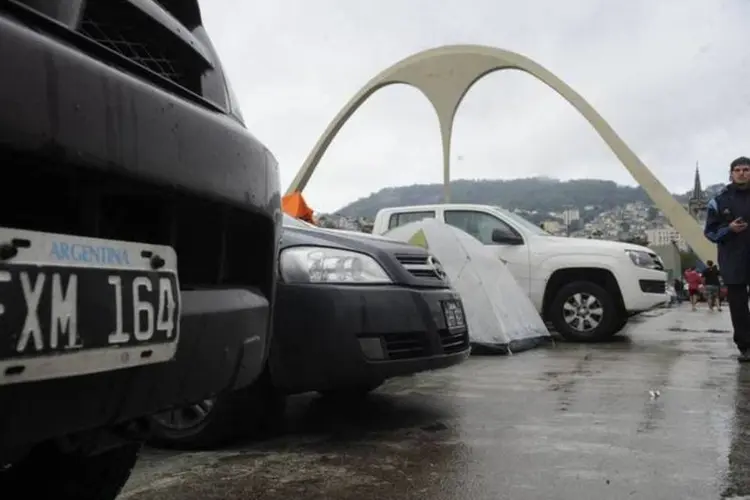 
	Pra&ccedil;a da Apoteose foi aberta para acomodar os argentinos e seus carros durante a final da Copa do Mundo
 (Tânia Rêgo/Agência Brasil)